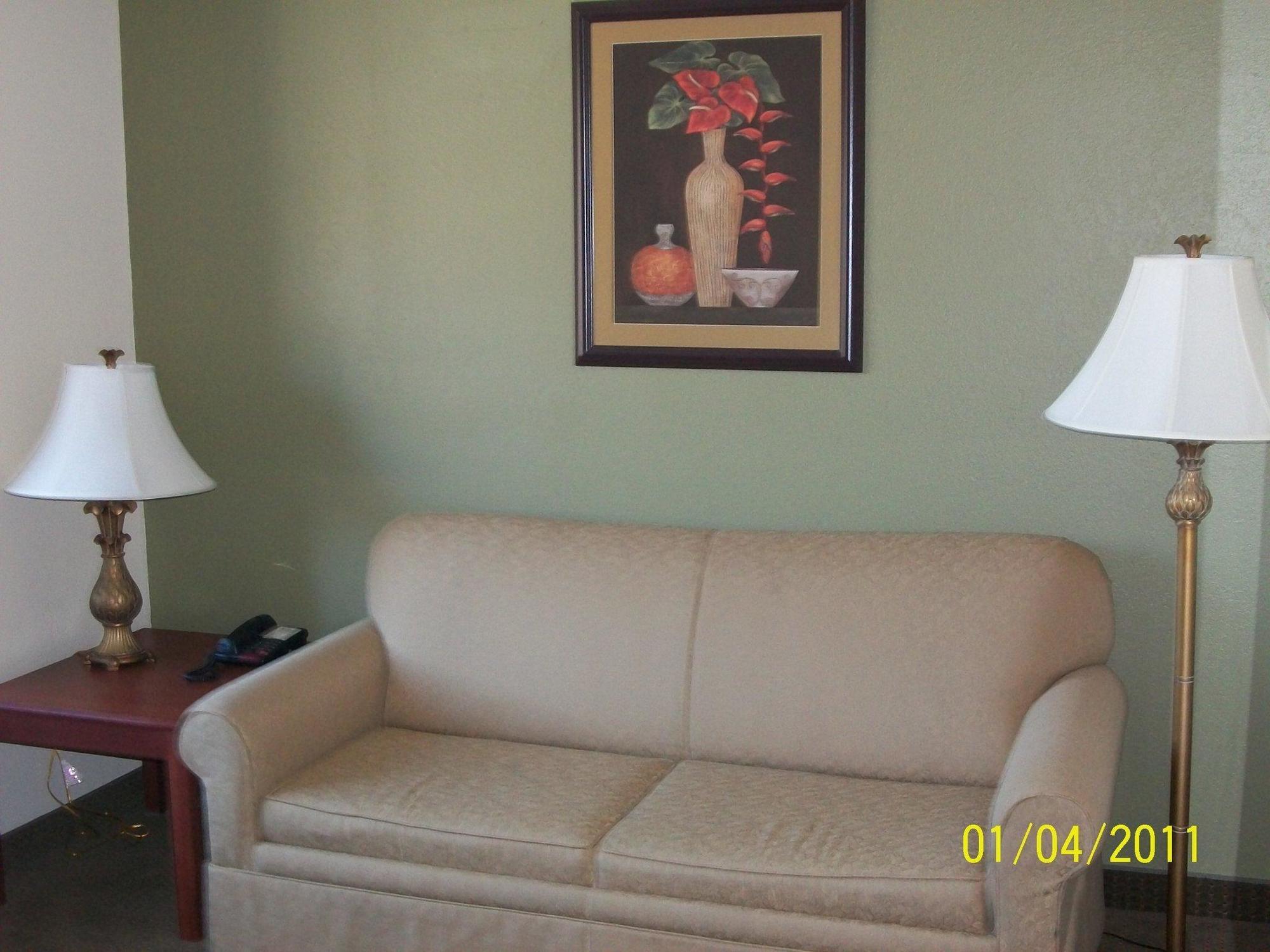 Quality Inn & Suites Prestonsburg Next To Mountain Arts Center Room photo
